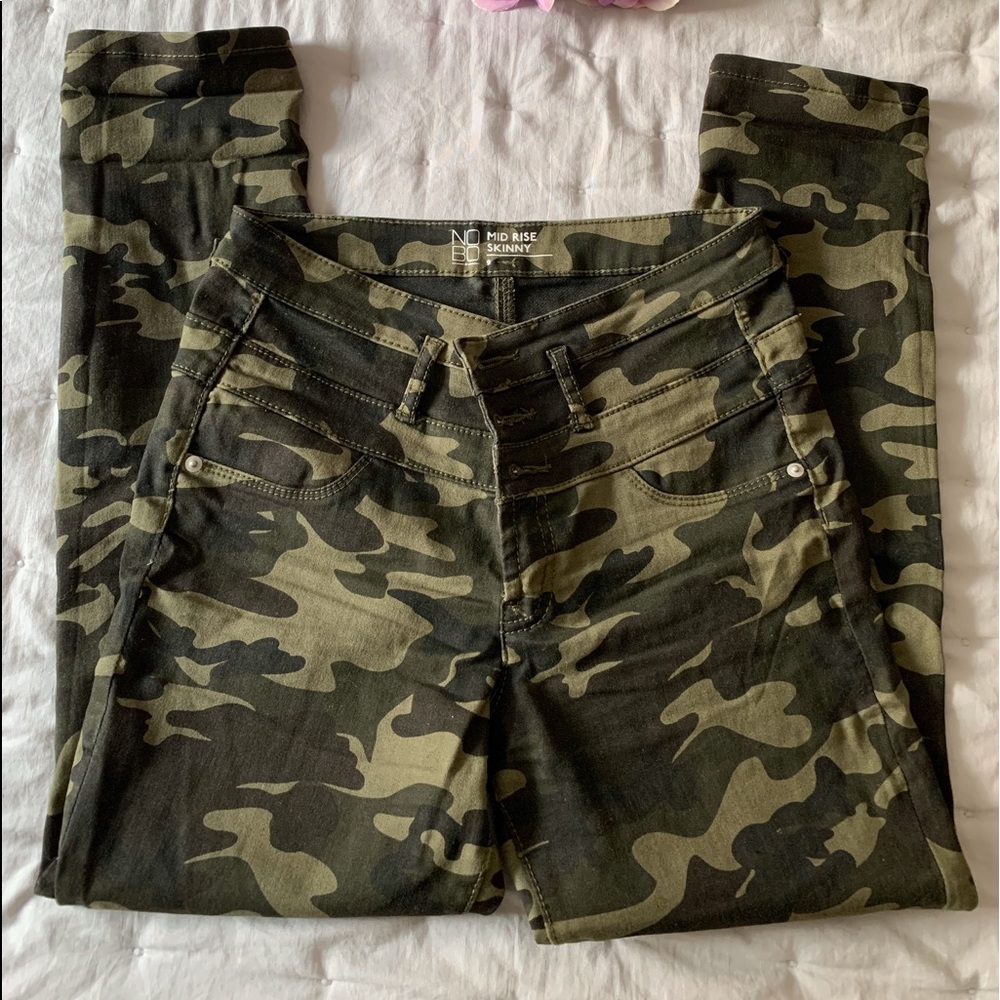 No Boundaries🔥Mid-Rise,Triple Stack,Skinny Jeans.